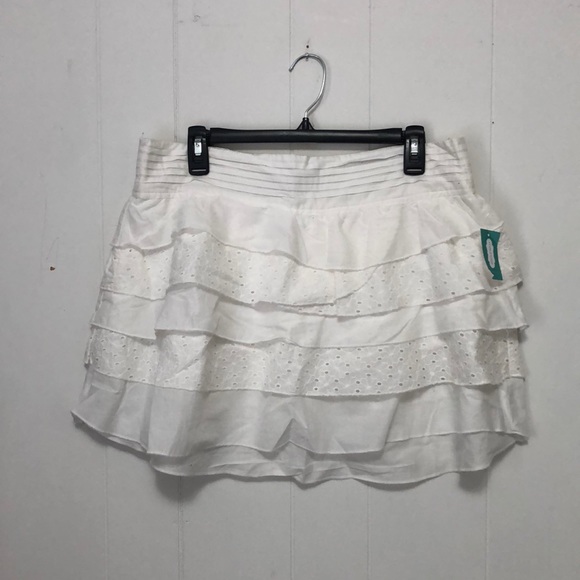 ⭐️ White Ruffle Skirt - Picture 1 of 7